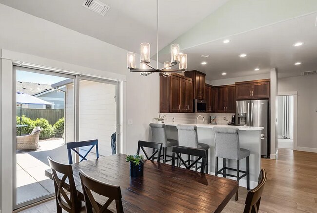 Building Photo - 3952 Arizona Dr