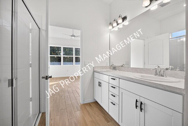Building Photo - 2199 Emerald Springs Dr
