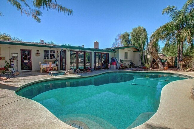 Building Photo - 2218 E Cactus Wren Dr