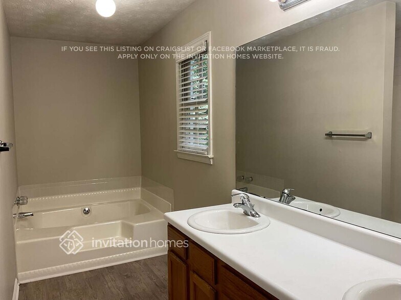 Building Photo - 776 Amberglen Ln