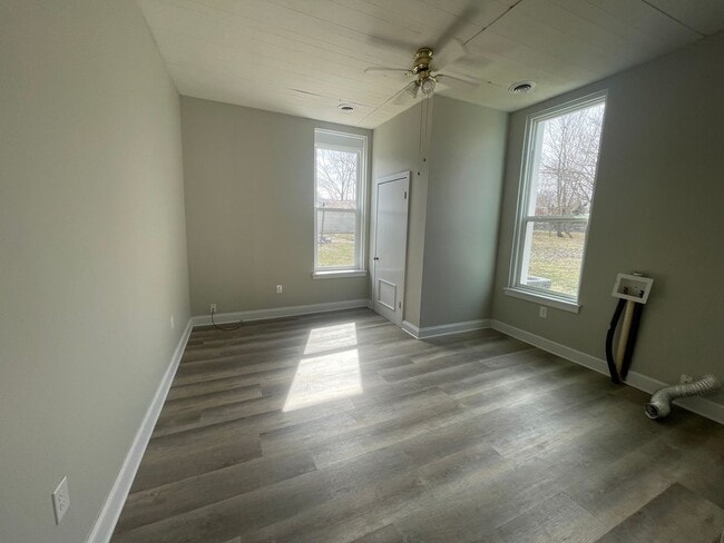 Building Photo - 2 Bedroom 1 Bath