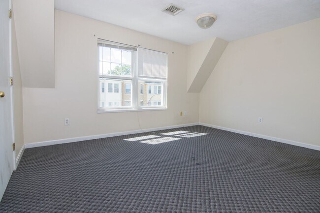 Building Photo - 123 Glenville Ave