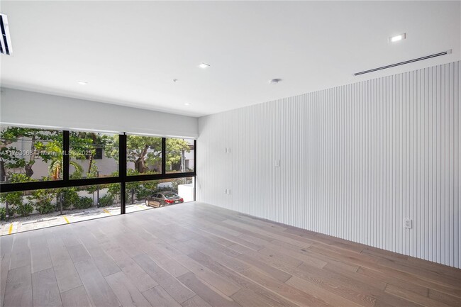 Building Photo - 204 Sunrise Dr