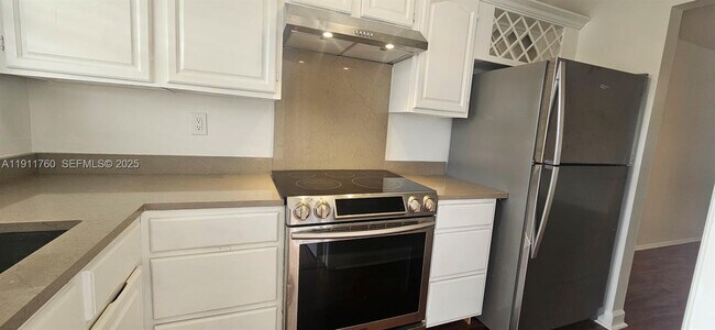 Building Photo - 300 Layne Blvd