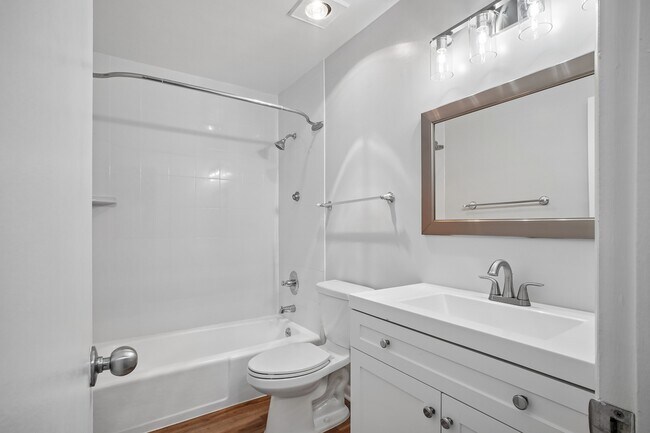 Building Photo - 5128 Cliffhaven Dr