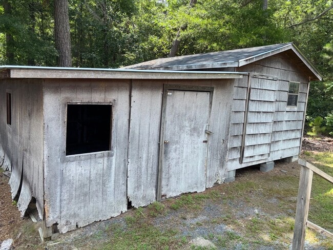 Building Photo - 2 BDRM 1 BA SINGLEWIDE MOBILE HOME IN PARK...
