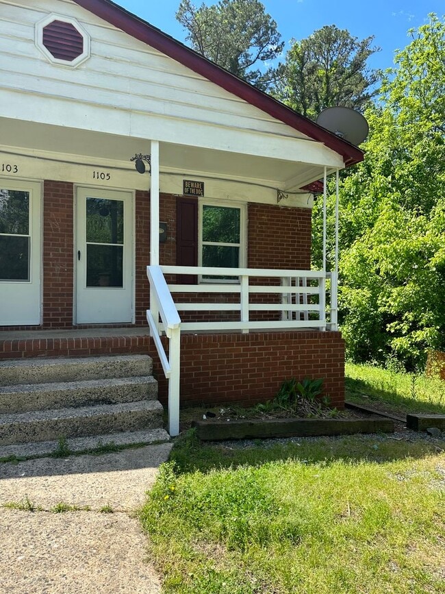 Primary Photo - 1105 McArthur Ave