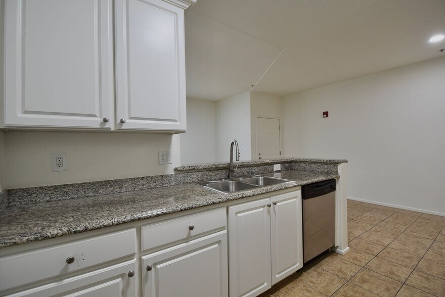 Building Photo - 5500 Bonner Ave