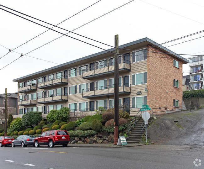 Primary Photo - Dolores Manor Apartments