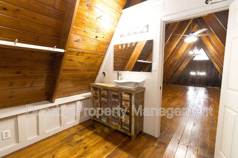 Building Photo - 3109 Ellis Ave