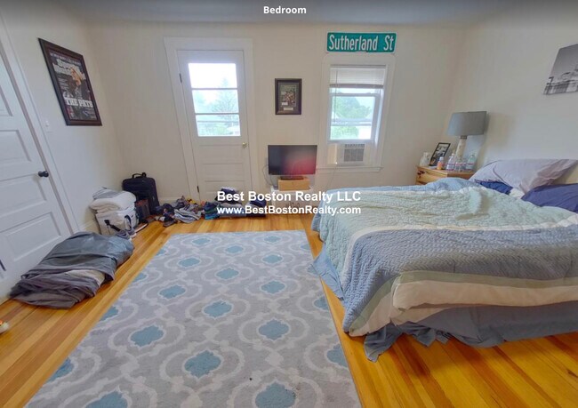 Building Photo - 25 Simpson Ave