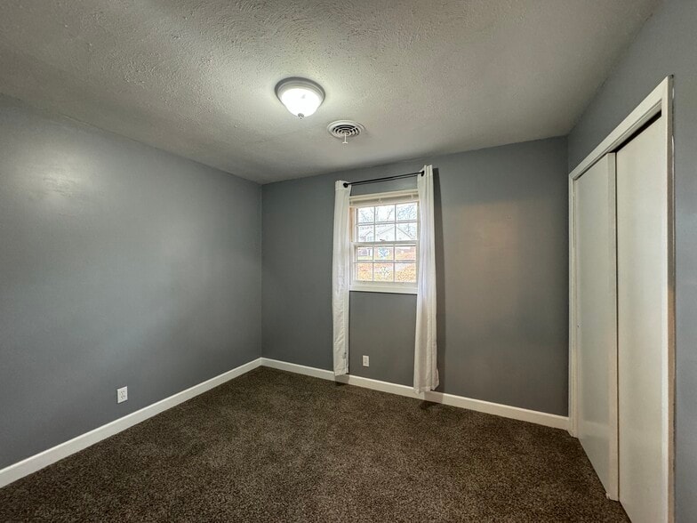 Building Photo - 4011 W Englewood Blvd