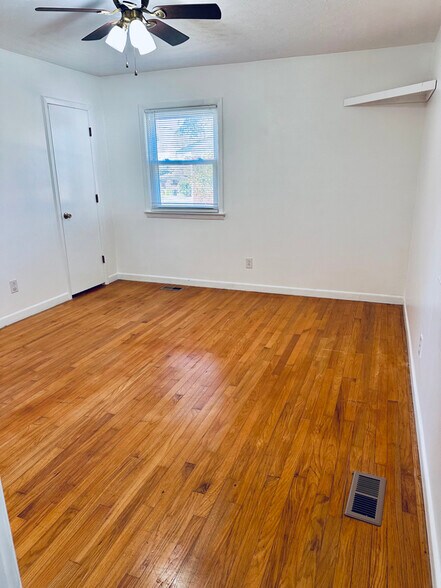 Building Photo - 7 Princeton Dr