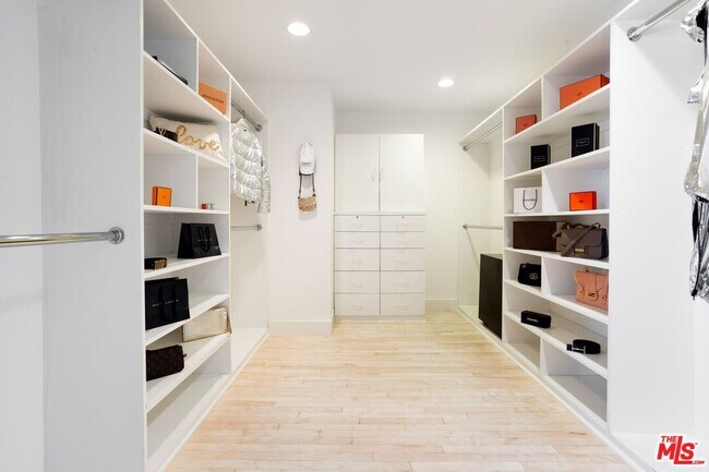 Building Photo - 1622 Tower Grove Dr