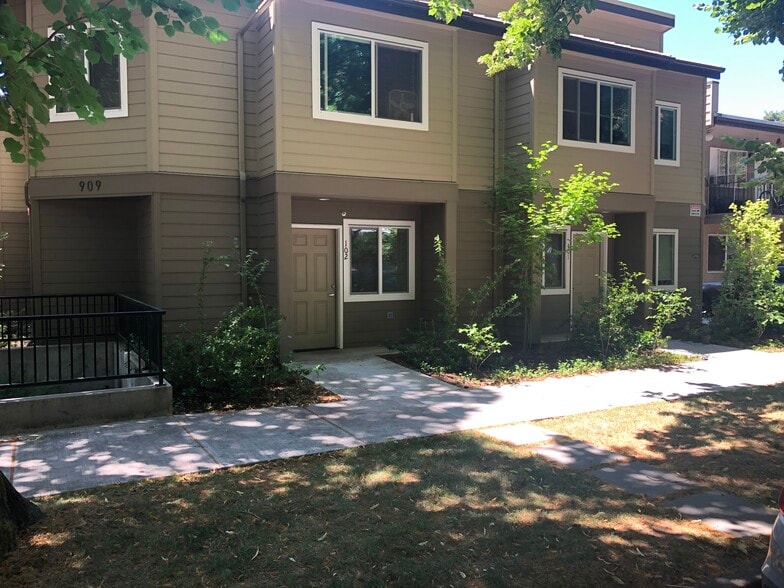 Building Photo - 909 W 4th Ave