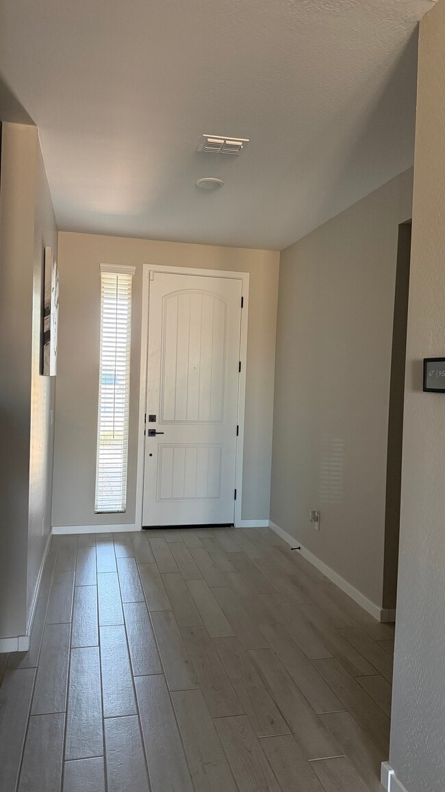 Building Photo - 40586 W Crane Dr