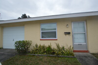 Building Photo - 55+Community, 2 B/ 1 B Villa in New Port C...