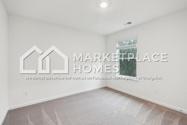 Building Photo - 2025 Southwood Cir