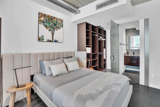 Building Photo - 690 SW 1st Ct