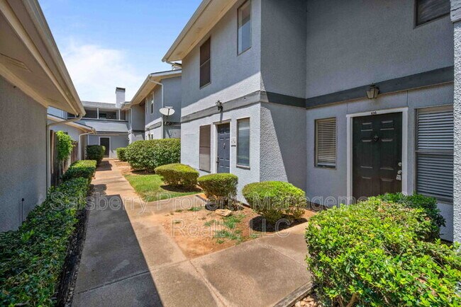 Building Photo - 634 Ridgeline Dr