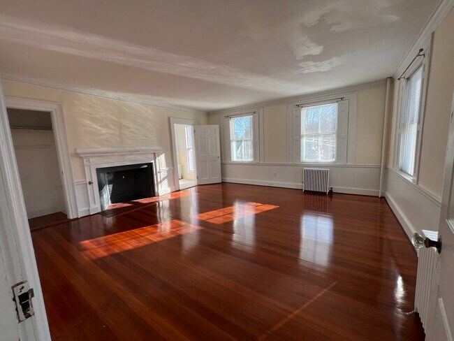 Master Bedroom - 260 High St