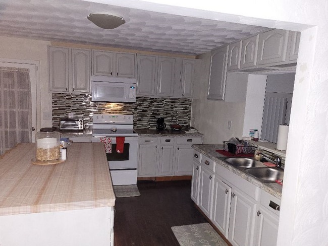 Building Photo - 5808 Bernhowe Manor Ln