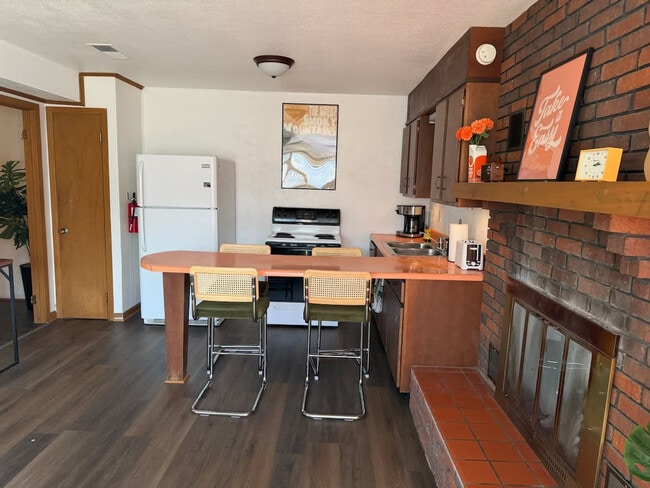 Building Photo - 157 W Holly Ridge Rd