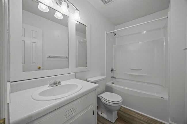 Building Photo - Two bedroom in Coats, NC!