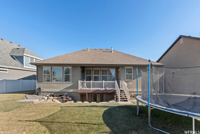 Building Photo - 885 S Crescent Way