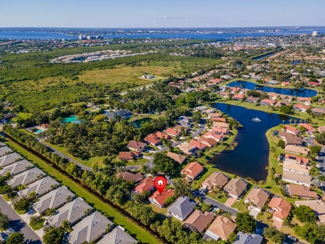 Building Photo - 9841 Las Casas Dr