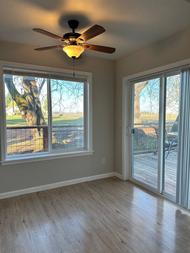 Building Photo - Updated House on 1/2 an Acre Near Spongs Landing Park! Pet Friendly!