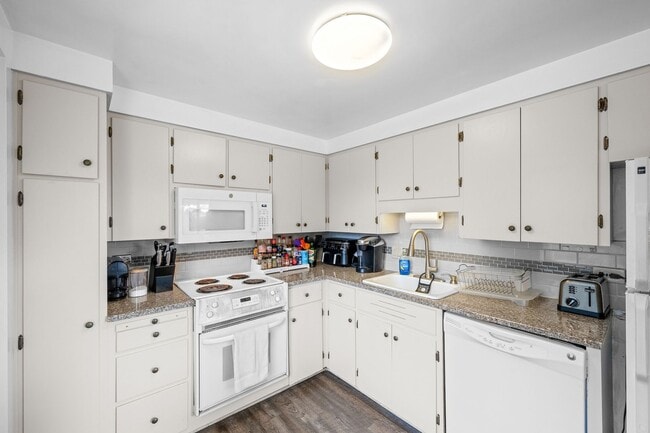 Building Photo - Gorgeous apartment in Cheesman Park!