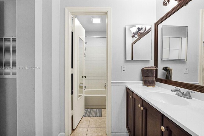 Building Photo - 2149 Discovery Cir W