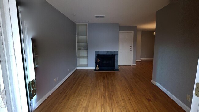 Primary Photo - 912 E 32nd St