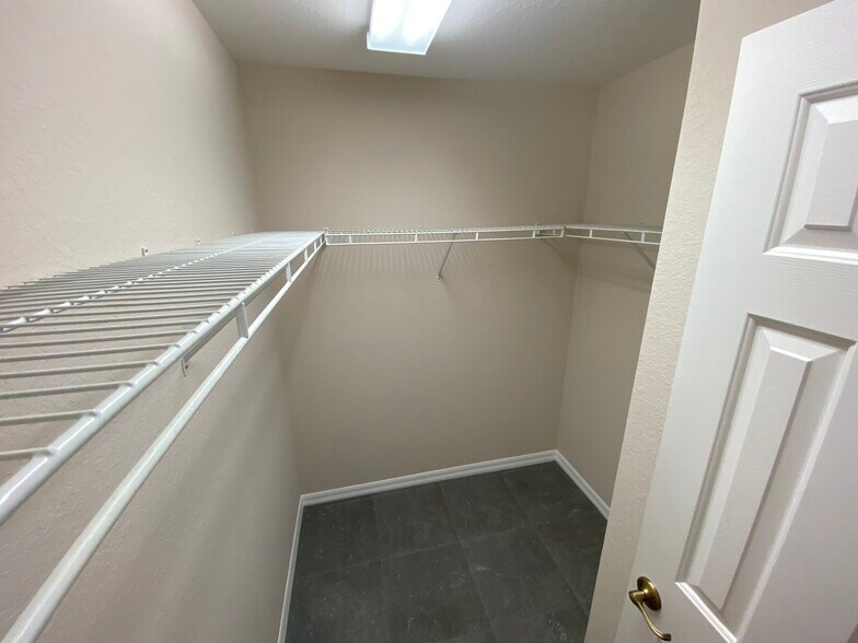 Building Photo - 9852 SW 196th Avenue Rd