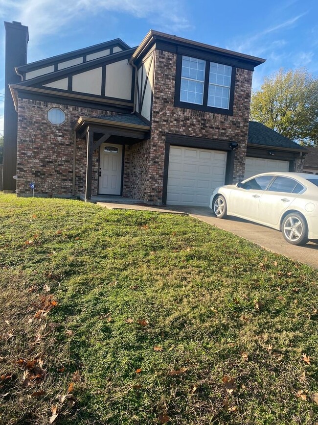 Primary Photo - 318 Spanish Moss Dr