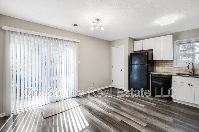 Building Photo - 2963 Lakemont Dr SW