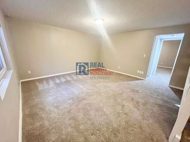 Building Photo - 392 W Rockrimmon Blvd