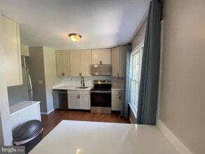 Building Photo - 10075 Maple Leaf Dr