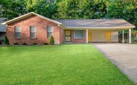 Building Photo - Completely Updated 3 Bedroom 2 Bath in Hor...
