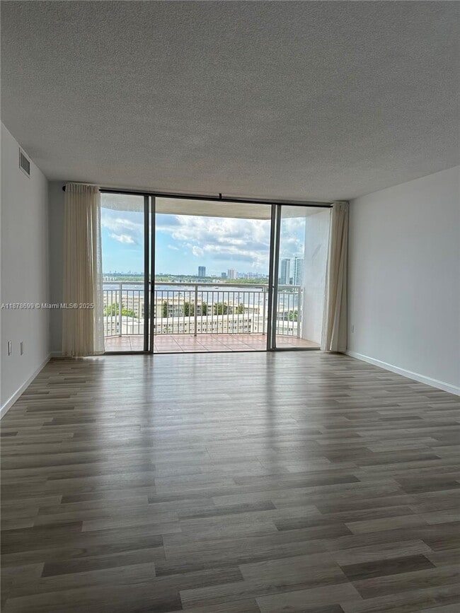 Building Photo - 18041 Biscayne Blvd