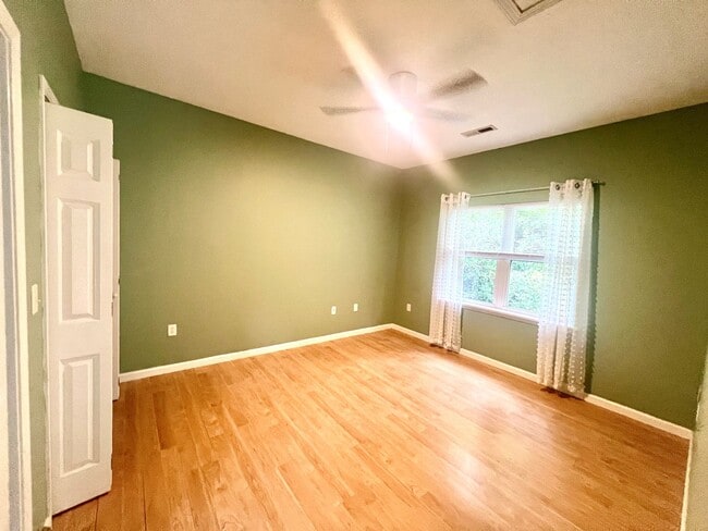 Building Photo - "THE TREE HOUSE" 1BR house/ 1 mile to UNCW...