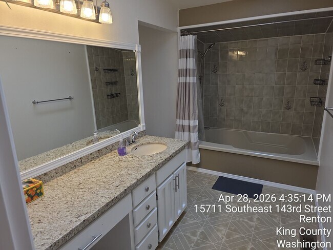 Building Photo - Renton - 4 bedroom 2.5 bath rental home - Custom home with large rooms - Available July 5th 2026
