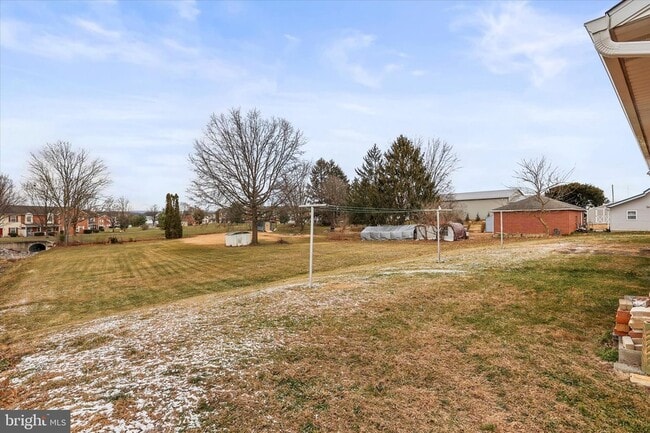 Building Photo - 1055 S Main St