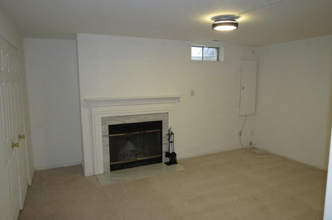 Building Photo - 2208 Wimbledon Cir