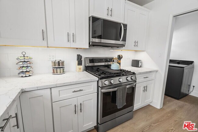 Building Photo - 5900 Alcove Ave