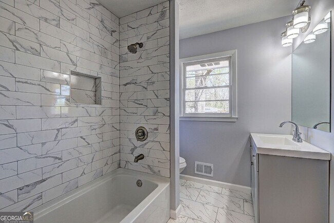 Building Photo - 469 Dogwood Dr NW