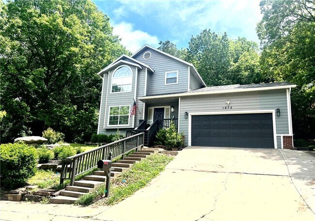 Primary Photo - 1072 Valley View Dr