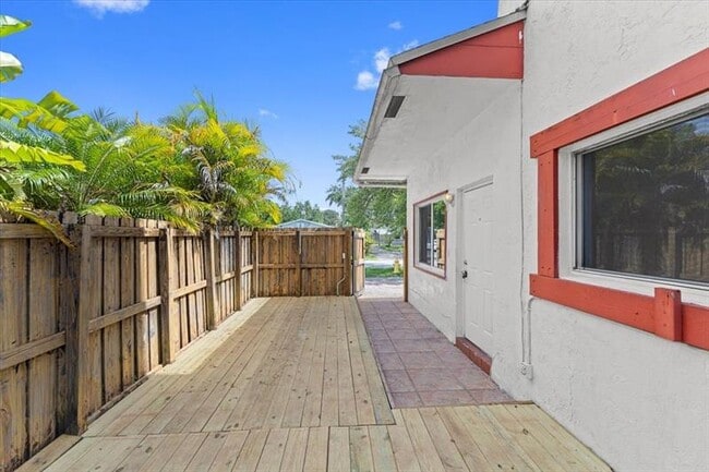 Building Photo - 5410 SW 43rd Terrace