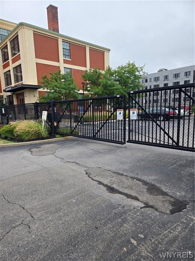 Building Photo - 2917 Main St